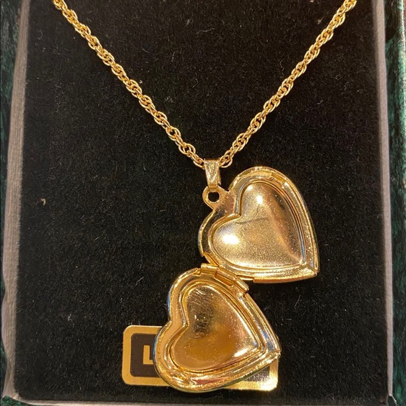 Heart Locket - Picture 2 of 2